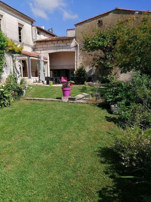 Le Lys Apartment Saintes Luaran gambar